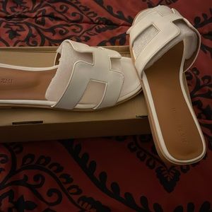 Size 10 sandal. Bought from Fashionnova. Never worn. White